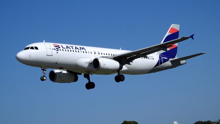 Latam é eleita melhor companhia aérea da América do Sul