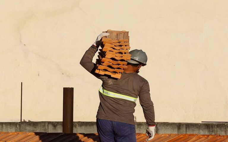 Desemprego recua para 7,5% no trimestre terminado em novembro