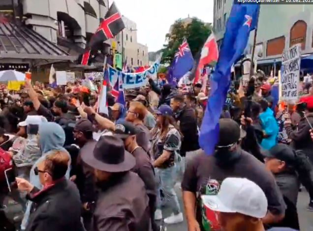 Milhares saem às ruas na Nova Zelândia contra lockdown e vacina
