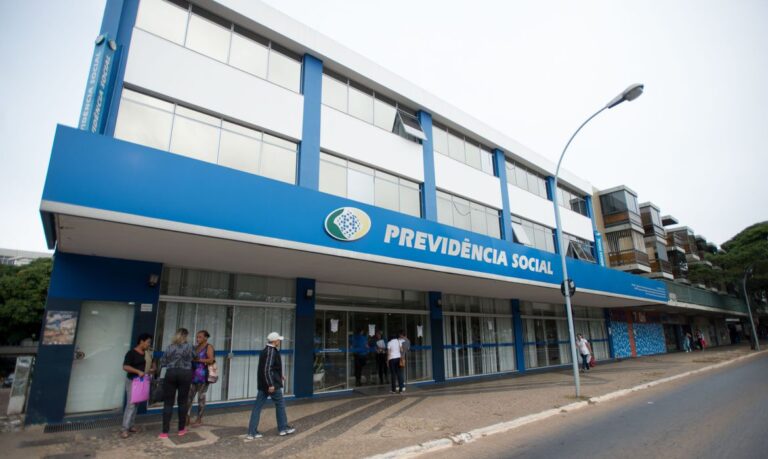 Servidores do INSS entraram em greve nesta quarta-feira (10)