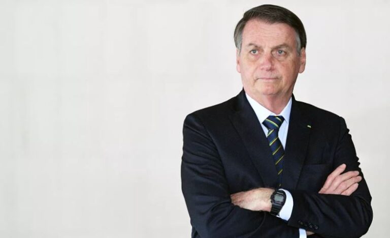 Bolsonaro vive seu estado mais grave e seguirá na UTI
