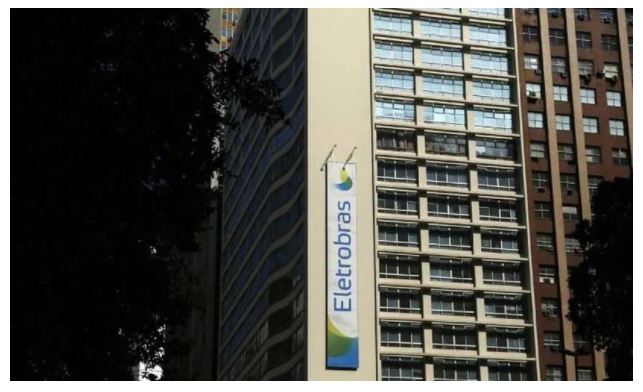 Eletrobras admite que privatização pode ser cancelada e faz críticas a Lula