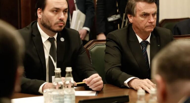 Bolsonaro confirma Carlos com candidato ao Senado por SC