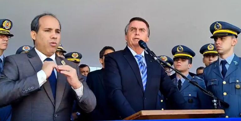Bolsonaro faz forte discurso na Academia de Polícia Militar do Barro Branco (SP): “muitas vezes, nossos inimigos estão dentro de um gabinete”