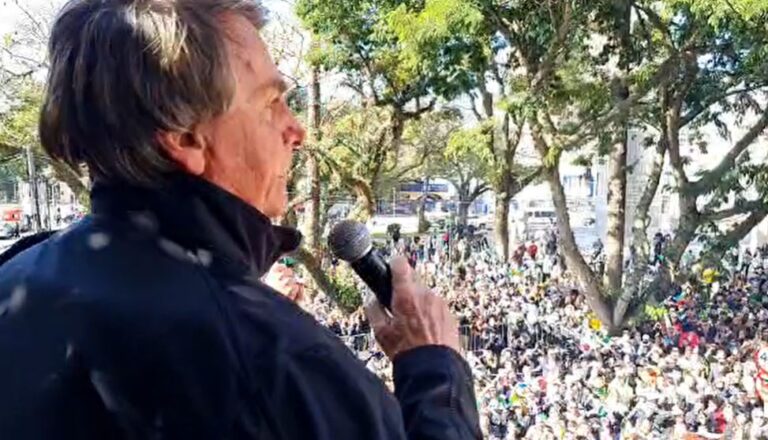 Bolsonaro, na Marcha para Jesus, afirma: “O povo é meu Exército”