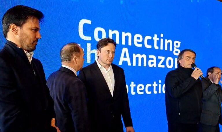 Bolsonaro e Elon Musk alinham parceria para levar internet à região amazônica
