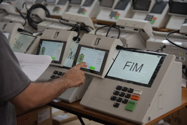 Comissão do Senado vota hoje (21) projeto que acaba com reeleição