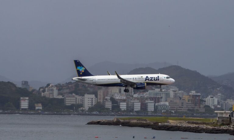 Falso comandante tenta entrar na cabine de voo da Azul e gera apreensão em voo
