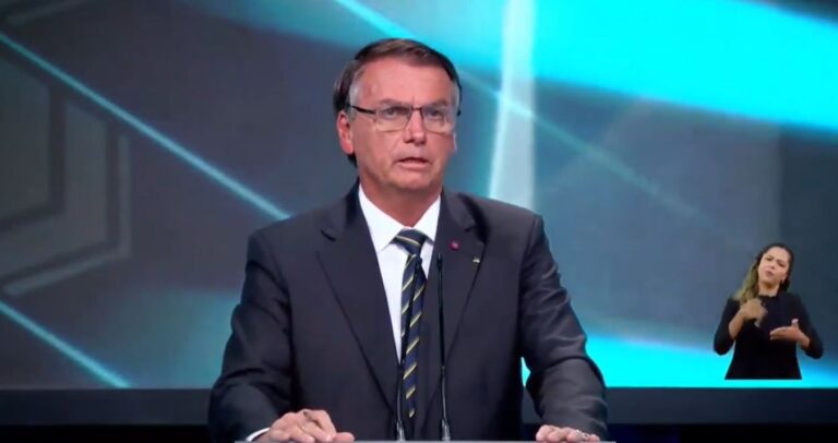 Quatro pedidos de investigação contra Bolsonaro são arquivados pela Justiça