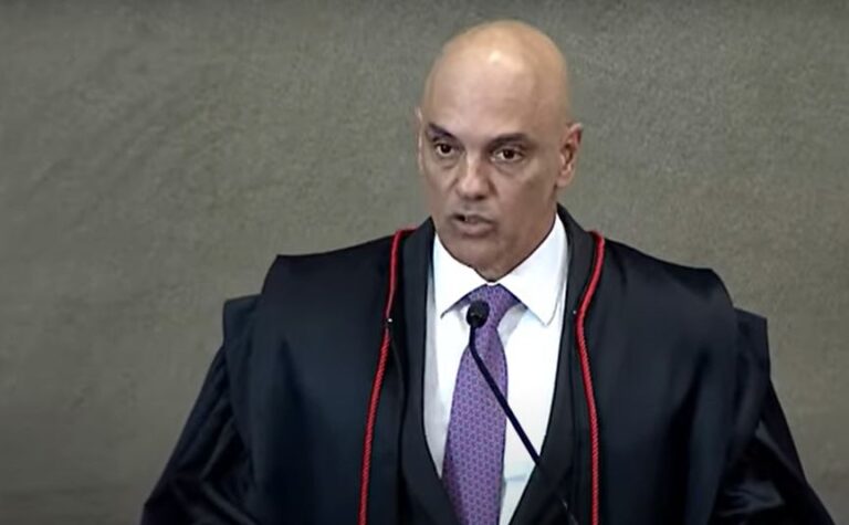 Alexandre de Moraes presta depoimento na sede da Polícia Federal