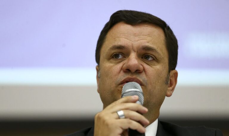Moraes autoriza Anderson Torres a comparecer ao velório da mãe em Brasília