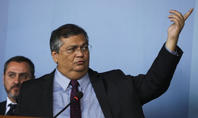 URGENTE: Flávio Dino anuncia mandados de prisão contra CACs