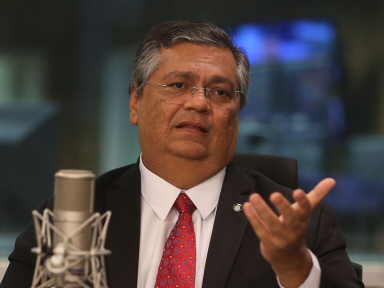 Dino suspende quebra de sigilo de Lulinha