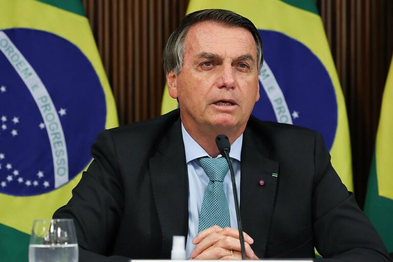 Metrópoles: “Bolsonaro entrou legalmente nos EUA, dizem fontes do governo americano”