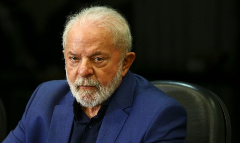 Governo Lula terá de explicar compra de sofá de R$ 65 mil