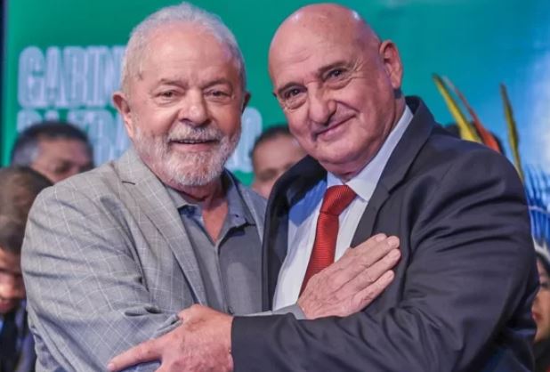 URGENTE! Cai o Ministro do GSI do Governo Lula