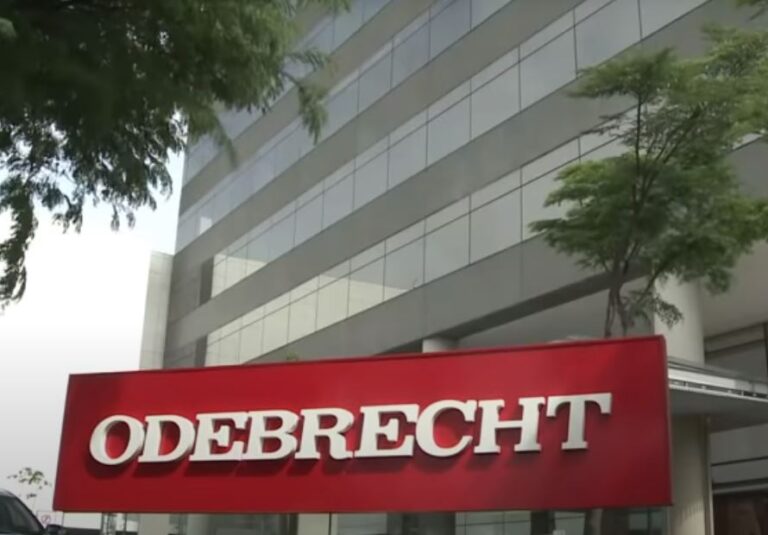 Com uma furadeira de bancada, planilhas de propinas da Odebrecht são destruídas no MPF