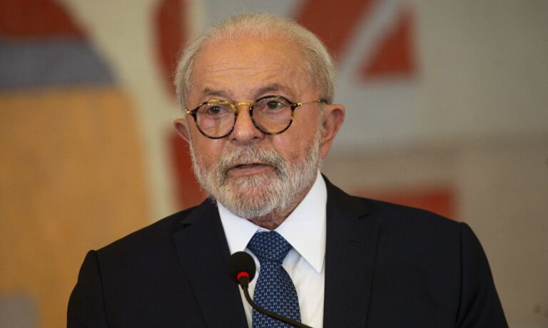 Lula conversa com Putin e diz que não pode ir à Rússia ‘neste momento’