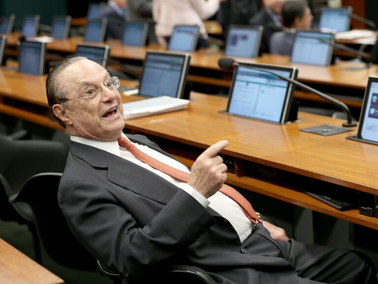 STF valida indulto e extingue penas de Maluf