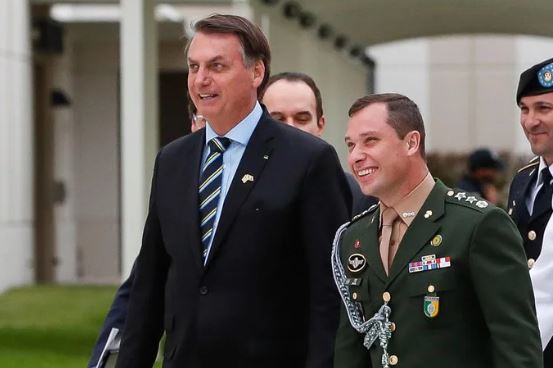 O que disseram a esposa e a mãe de Mauro Cid sobre a defesa de Bolsonaro