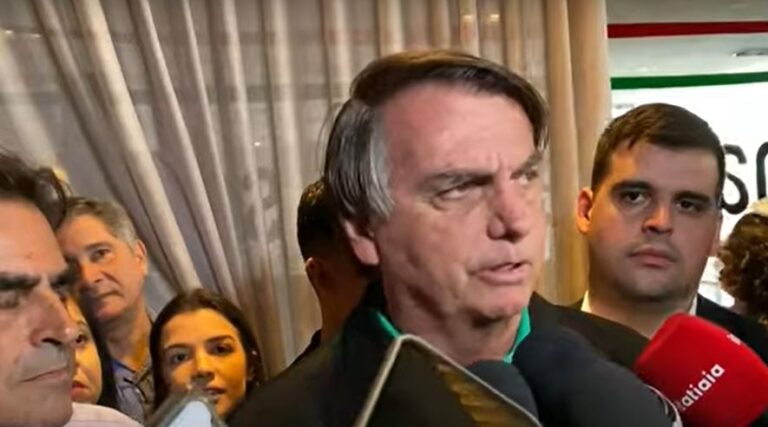 “Hoje levei uma facada nas costas”, diz Bolsonaro após ficar inelegível pelo TSE