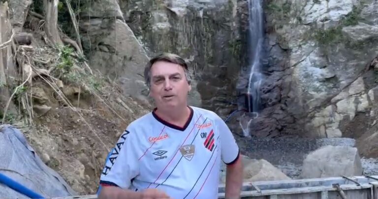 Na Rio-Santos, Bolsonaro elogia trabalho de Tarcísio no governo paulista