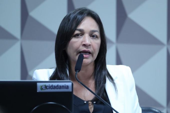 Petista Eliziane Gama é vaiada em show gospel no Maranhão