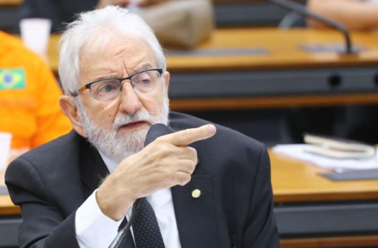 Após revisão, deputado do PSOL receberá 332 mil por anistia política