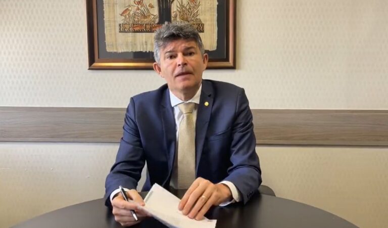 Deputado José Medeiros (PL-MT) explica que lei aprovada não proíbe ‘criticar políticos’