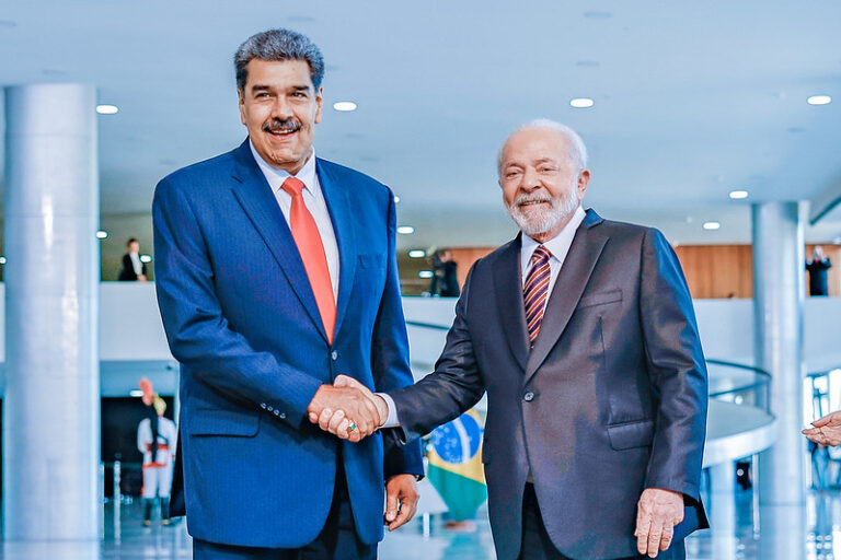 Revista francesa diz que diplomacia brasileira perdeu prestígio após atos de Lula