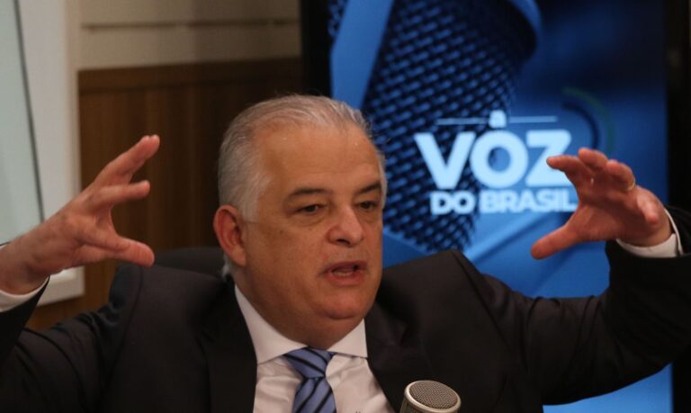 Malas fotografadas e aplicativo de passagem a R$ 200