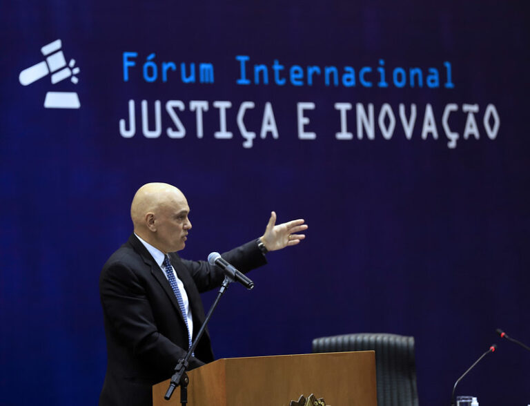 “Não sou comunista como alguns me acusaram”, diz Alexandre de Moraes