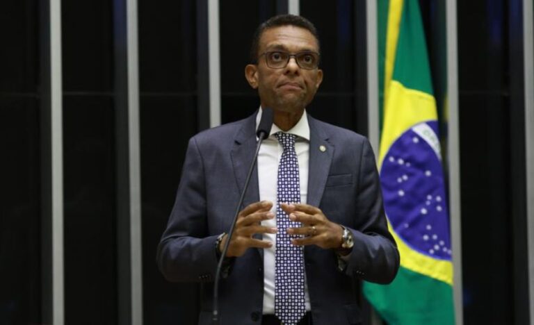 STF aceita denúncia contra deputado Otoni de Paula por live contra Moraes
