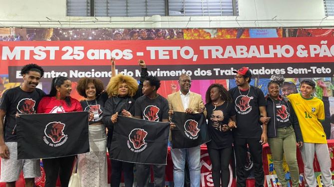 Ministro de Lula participa de evento do MTST em São Paulo