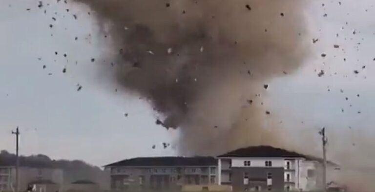 Tornado impressionante atinge cidades dos EUA
