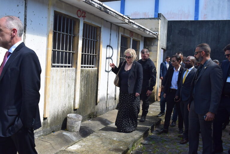 Rosa Weber visita presídio em Natal e ouve pedidos dos detentos por melhorias