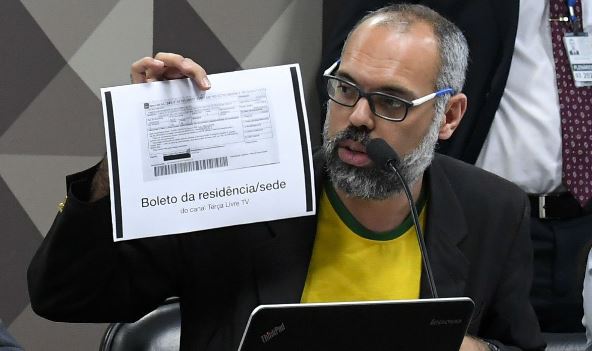 Folha de SP: “Decisões nos EUA ‘desanimam’ governo Lula sobre extradição de Allan dos Santos”