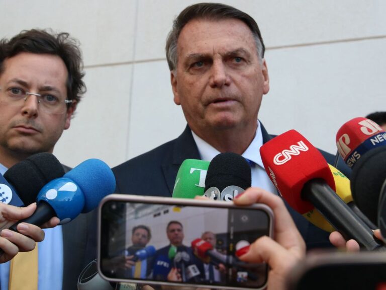 Moraes dá cinco dias para PF ouvir advogados de Bolsonaro