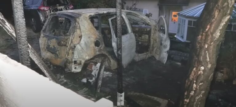 Manifestantes atacam casa de prefeito francês e ferem esposa