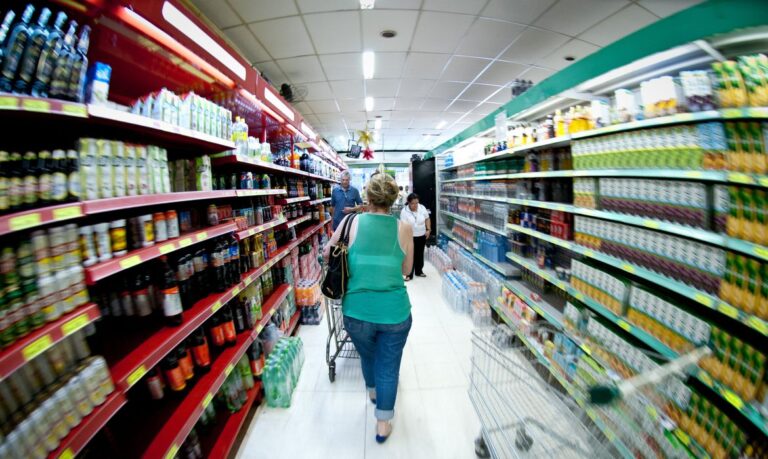 Reforma tributária pode gerar alta de 60% em impostos de itens da cesta básica