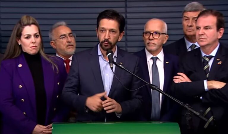 Reforma tributária apoiada pelo governo aumenta imposto até de livros, dizem prefeitos