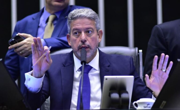 STF suspende inquérito que atinge Lira sobre fraude em kit robótica