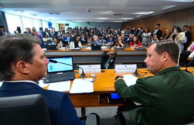 Audiência no Senado vira bate-boca após fala desrespeitosa contra Mauro Cid