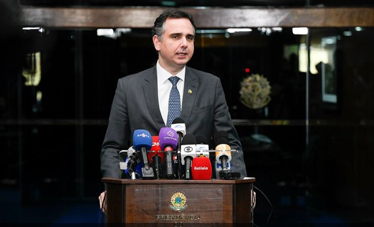 Pacheco diz que, “sem retratação”, fala de Barroso pode ser motivo para impeachment do ministro
