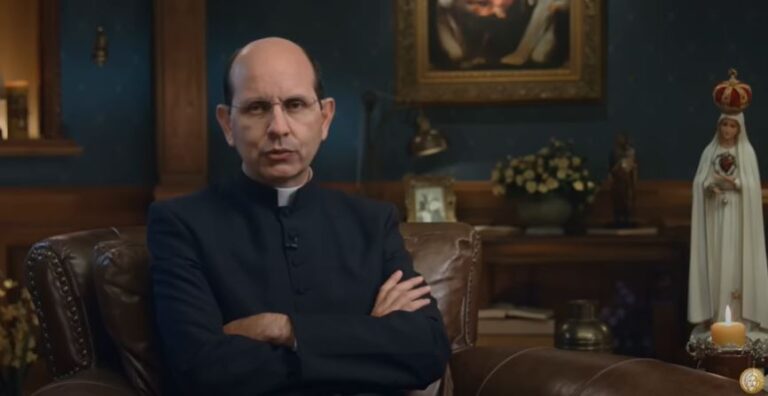 Padre Paulo Ricardo: “Por que o brasileiro não consegue enxergar a maldade do socialismo?”