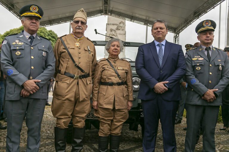 Após polêmica, Tarcísio diz que sempre será leal a Bolsonaro
