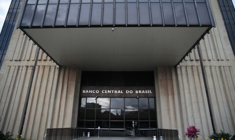 Banco Central faz corte de 0,5 ponto percentual nos juros