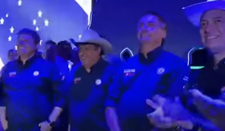 Bolsonaro é a estrela da noite na Festa do Peão de Barretos