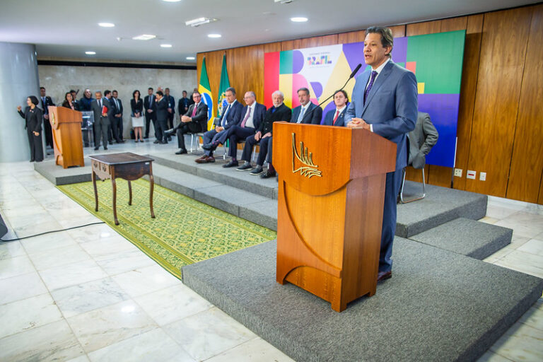 Proposta de déficit zero de Haddad não convence nem o próprio governo
