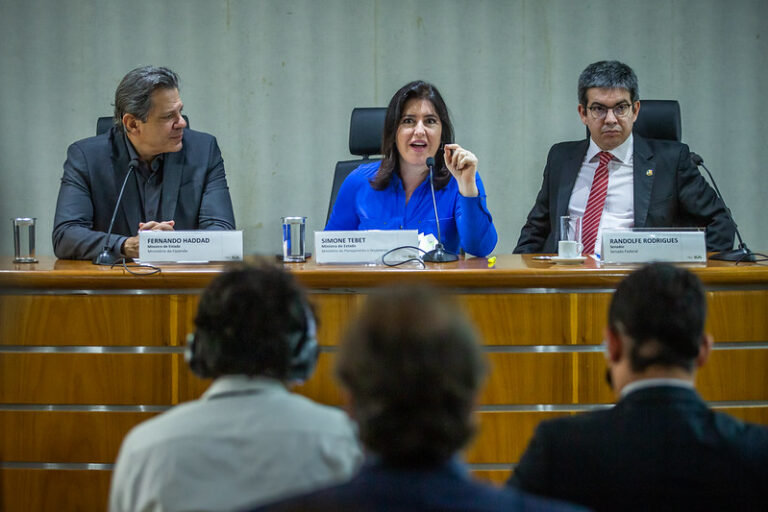 Governo envia orçamento para 2024 com déficit zero, mas faltam R$ 169 bi para fechar a conta